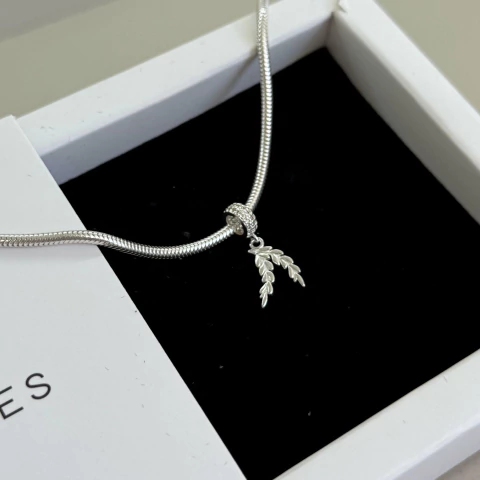 Berloque trigo elo cravejado