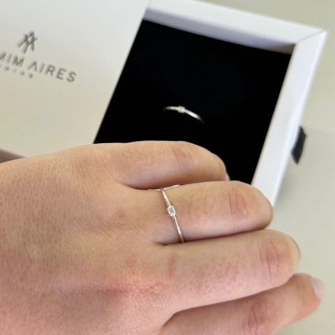 Anel mini solitário