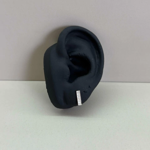 Brinco bastão cravejado 11mm