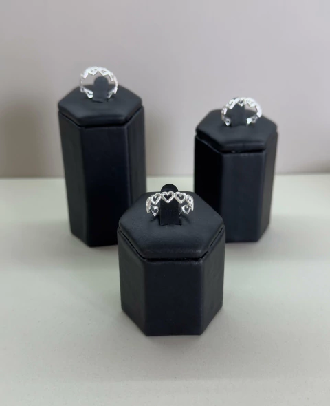 Anel corações vazados II