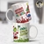 Caneca personalizada de Natal com Stitch e Grinch, apresentando a frase 'Contagem Regressiva pro Natal' e 'E para a fatura do cartão'.