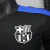 Camisa Barcelona Nike Treino 25/26, camisa treino Barcelona 2025, camisa jogador Barcelona preto, camisa Nike Barcelona masculina, camisa Barcelona Nike com detalhes vermelhos e azuis, camisa de treino Barcelona 2025/26, camisa FC Barcelona treino 25/26, 