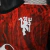 camisa jogador Manchester United, camisa Adidas Manchester United, camisa Manchester United 25/26, camisa Manchester United edição especial, camisa vermelha e preta Manchester United, camisa oficial Manchester United 2025/2026, camisa de futebol Mancheste