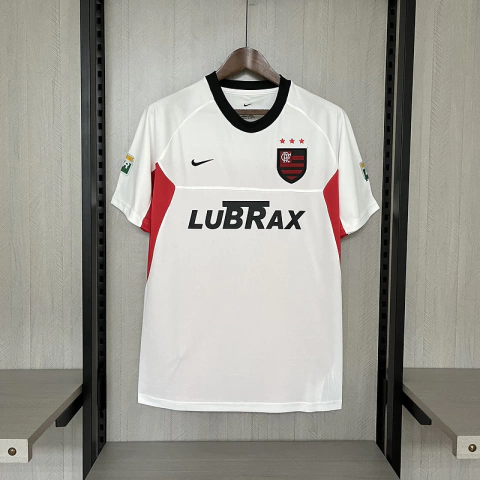 Camisa Retro, Flamengo, Nike, Away, 2001, Branco, Vermelho, Retro, Vintage, Coleção, Lançamento, Edição Limitada, História, Glória, Conquista, Título, Campeonato Brasileiro, Adriano, Edilson, Juninho Paulista, Dri-FIT, Respirável, Conforto, Qualidade, Pai