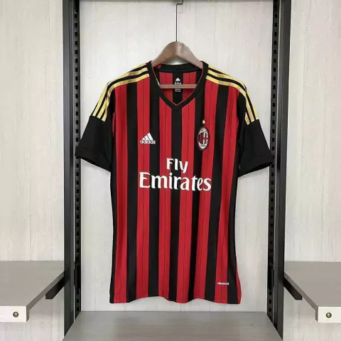 camisa-de-time-futebol-retro-ac-milan-adidas-2013-2014-vermelho-preto-vermelha-preta-detalhes-dourado-torcedor-masculina-masculino-original-oficial-nome-numero-jogador-tailandesa-imports-importada-jogo-campo