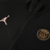  jaqueta agasalho PSG, jaqueta agasalho PSG Jordan, jaqueta PSG Jordan 25/26 preta, jaqueta Jordan PSG 25/26, jaqueta agasalho PSG com detalhes rosa, jaqueta agasalho PSG 2026, jaqueta PSG Jordan preto rosa, jaqueta agasalho PSG Nike, jaqueta agasalho par
