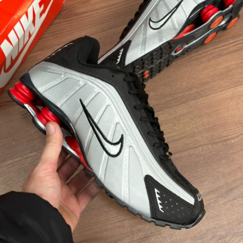 Tênis Shox R4 - Preto, Branco e Vermelho
