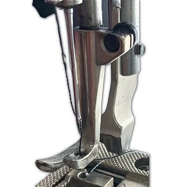 Calcador de vivo em "L" para máquina de braço Modelo 2628