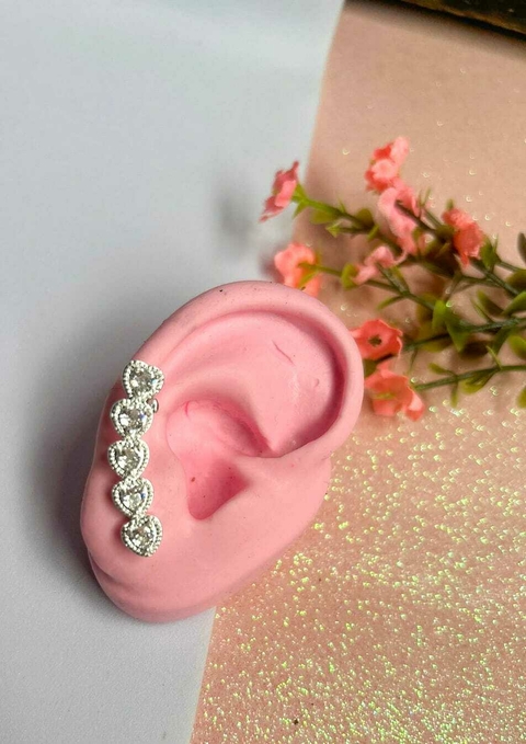 Earcuff Corações em zircônia