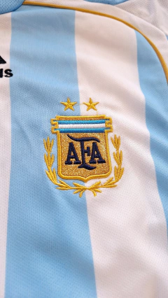 Camiseta Argentina retro 2006 titular de Messi en internet