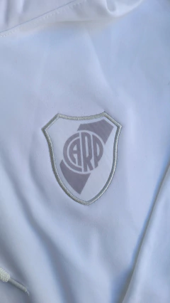 Buzo River Plate Blanco con Capucha - comprar online