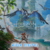 Imagem do jogo Horizon Forbidden West, mostrando a protagonista em um cenário tropical com robôs e um céu azul.