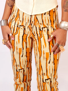 Calça M0NA na internet