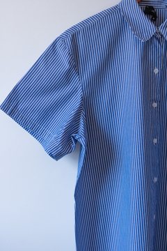 CAMISA LISTRADA MANGA CURTA (P) na internet