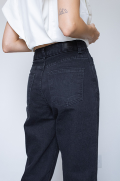 CALÇA MOM JEANS (36) - Rediscover Brechó - Moda Circular e Atemporal