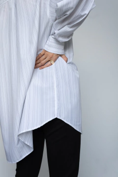 CAMISA LISTRADA (G) - Rediscover Brechó - Moda Circular e Atemporal