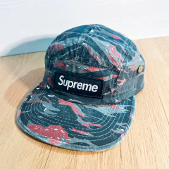 Boné Supreme Five Panel Camo Preto Vermelho - comprar online
