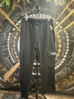 Calça Cargo Sarja Trip Side Bordado Preto C045