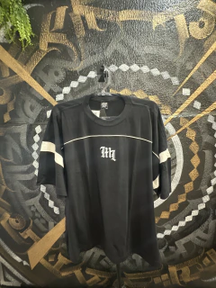 Camiseta Monte Leste Oversized Sleeve High Script Preto