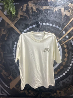 Camiseta Nike SB The Nike Tee Loose Fit Off White