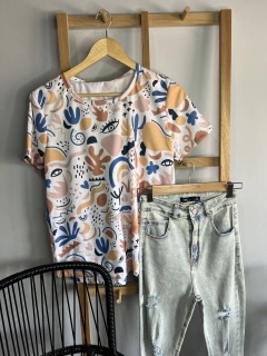 Remera full garabatos - comprar online