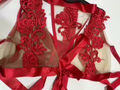 Conjunto em tule com bordado em flores na internet