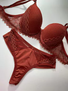 Conjunto linha casual na internet