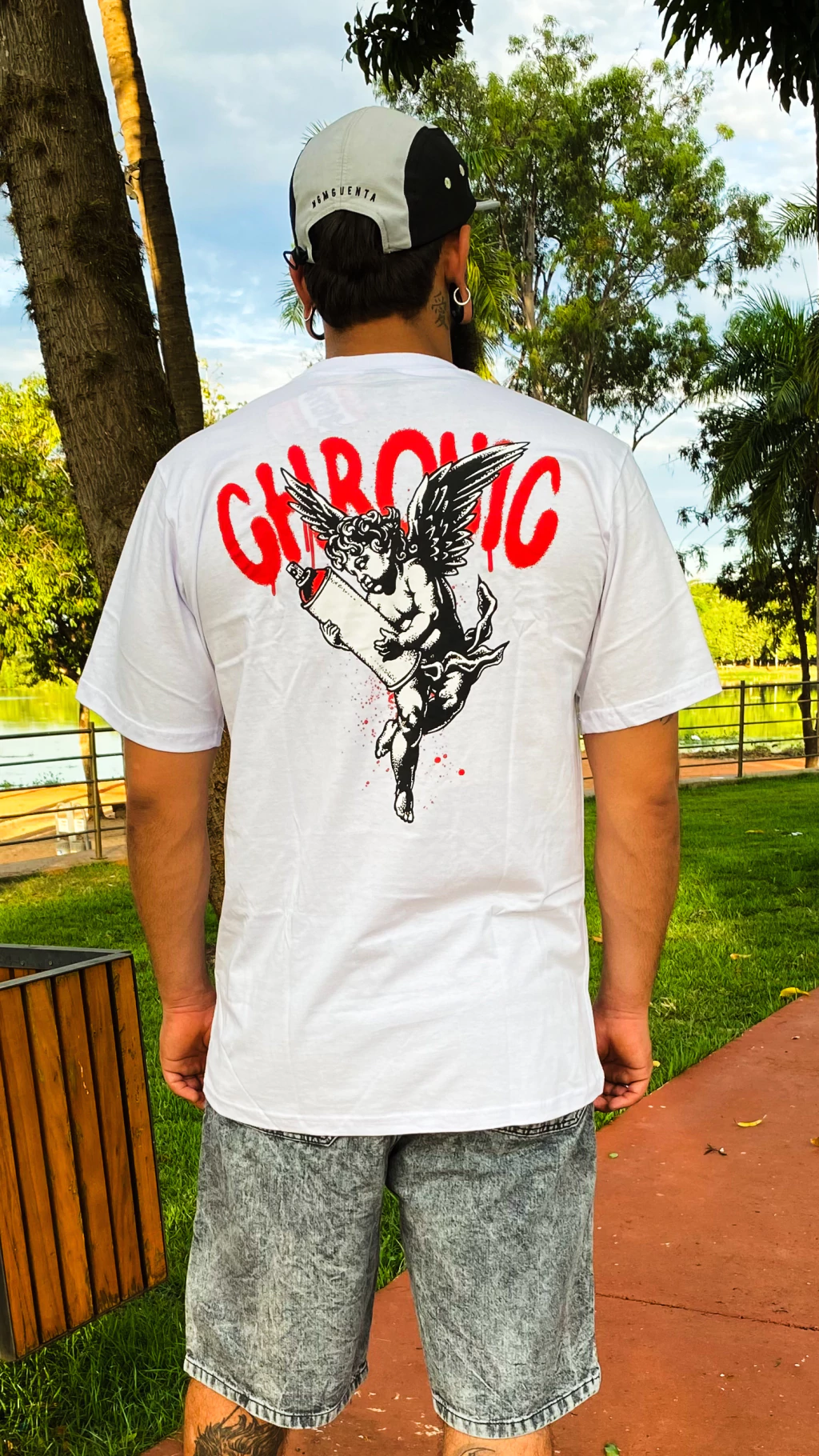 Camiseta Oversized Chronic "Anjo pixador" Branca