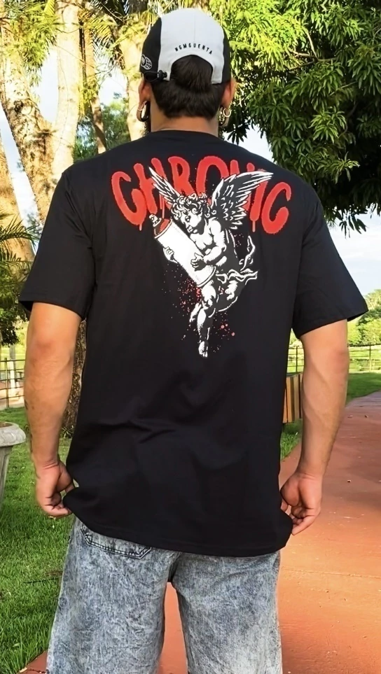 Camiseta Oversized Chronic "Anjo pixador" Preta