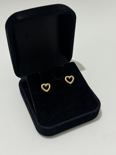 Brinco de Coração Liso Vazado Ouro 18k (Semijoia) P - comprar online