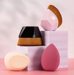 12 kit com 2 Pincéis e 2 Esponja de Maquiagem Para Base Alta Qualidade Macio - comprar online