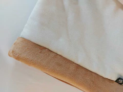 Saquinho de Dormir Pet Europeu Linho e Fleece- Amêndoa. - Patas e Atos 