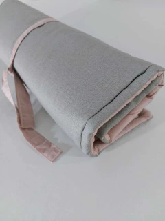 Colchonete Portátil- Cama Prática para Pets Patas. - Gray Rose. - comprar online