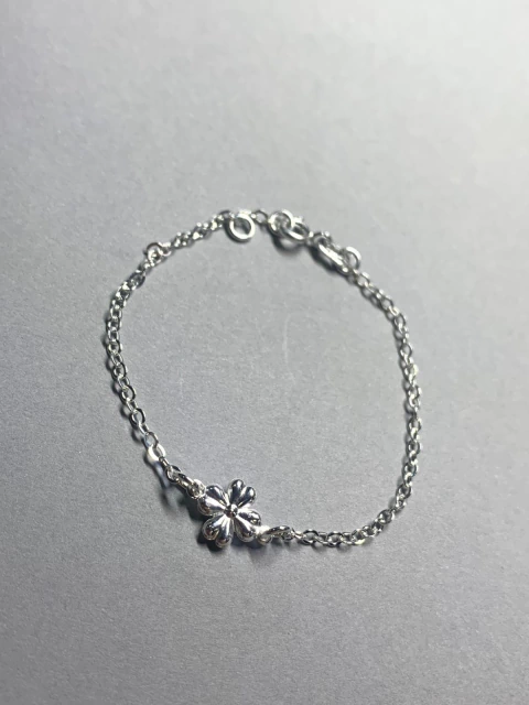 Pulseira infantil com trevo de 4 folhas