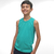 Camiseta regata infantil na cor verde, usada por um menino sorridente, mostrando conforto e estilo.