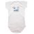Body manga curta branco com estampa colorida para bebês, ideal para creches e escolas.