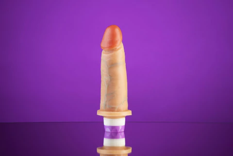 Pênis Real Dick Ultra Realístico Com Vibro 15,3 X 4,5 CM: O Prazer que Você Sempre Desejou!