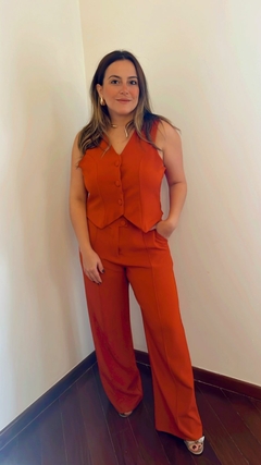 CONJUNTO ALFAIATARIA CALÇA COM NERVURA E COLETE