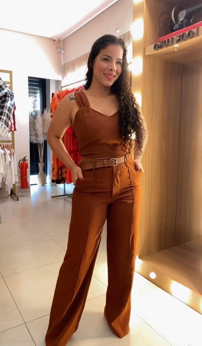 CONJUNTO DE CALÇA COM BLUSA DE ALÇA LARGA