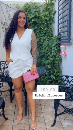 CONJUNTO DE SHORT E BLUSA TIPO COLETE COM BOTÃO - comprar online