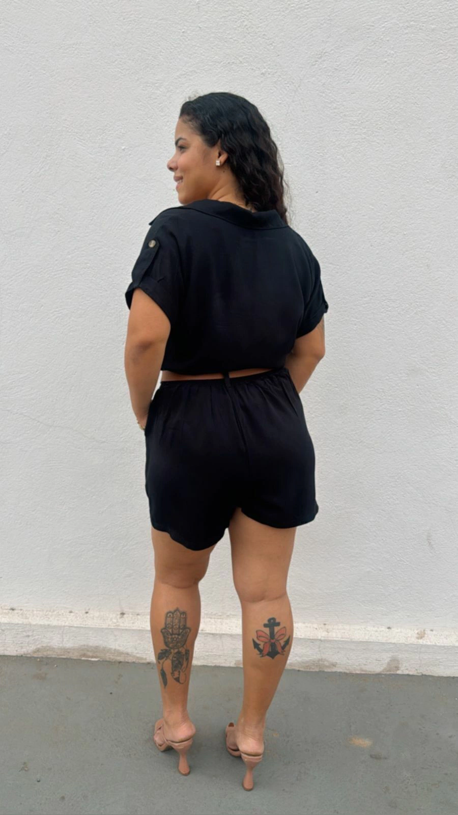 CONJUNTO SHORT E BLUSA COM MARTINGALE EM VISCOSE ESTRUTURADO