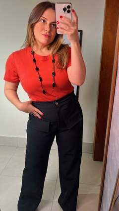 BLUSA LISA DE MANGA COM COLAR na internet