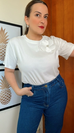 BLUSA COM BROCHE DE FLOR - Zaffir