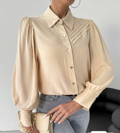 CAMISA MANGA LONGA COM DETALHE DE NERVURA NO BUSTO