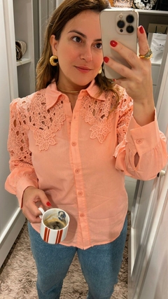 CAMISA MANGA LONGA GUIPIR COM BOTÃO NO PUNHO na internet