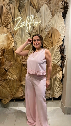 CONJUNTO CALÇA E BLUSA REGATA DE ALFAIATARIA COM DETALHE DE CIANINHA na internet