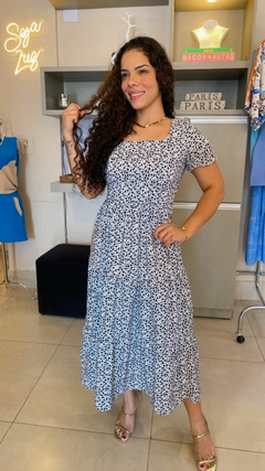 VESTIDO COM ESTAMPA DE FLOR E MANGA PRINCESA