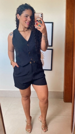 CONJUNTO SHORT COM CINTO E COLETE - comprar online