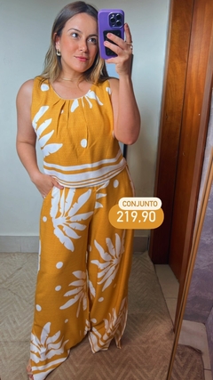 CONJUNTO DE CALÇA PANTALONA BLUSA REGATA ESTAMPADO