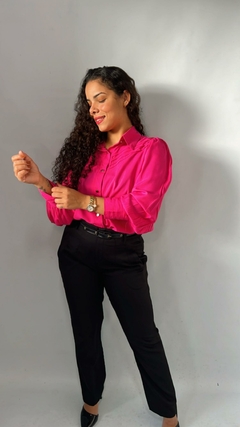 CAMISA MANGA LONGA COM DETALHE DE NERVURA NO BUSTO - comprar online